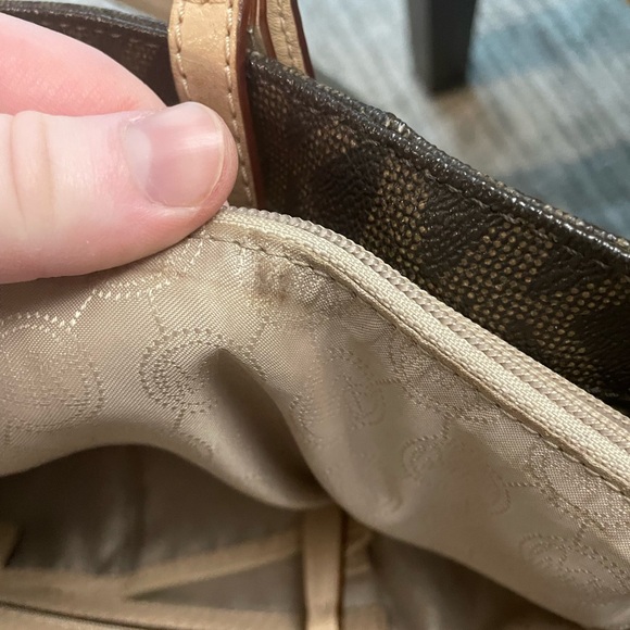 Michael Kors Jet Set Tote Bag - Picture 3 of 5